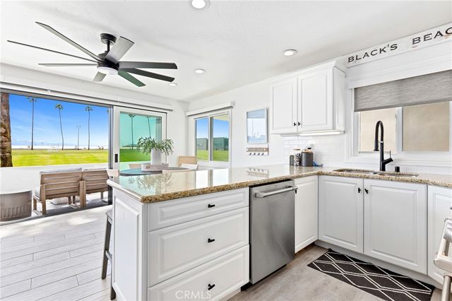 916 E Oceanfront, Newport Beach, CA 92661