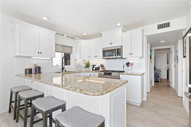 916 E Oceanfront, Newport Beach, CA 92661