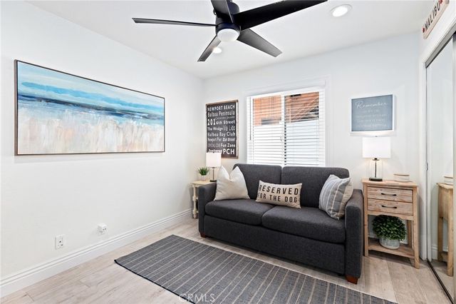 916 E Oceanfront, Newport Beach, CA 92661