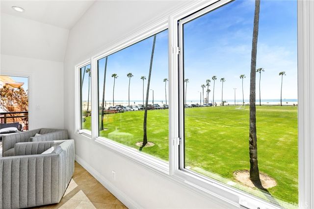 916 E Oceanfront, Newport Beach, CA 92661
