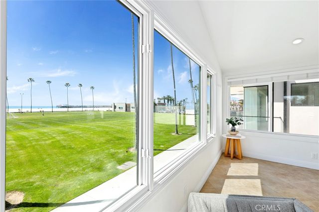 916 E Oceanfront, Newport Beach, CA 92661