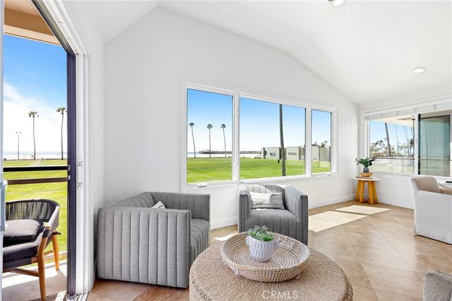 916 E Oceanfront, Newport Beach, CA 92661