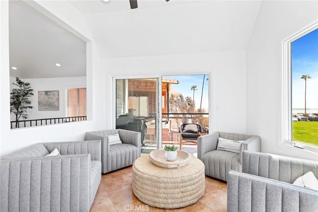 916 E Oceanfront, Newport Beach, CA 92661