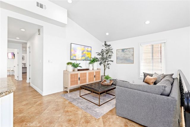 916 E Oceanfront, Newport Beach, CA 92661