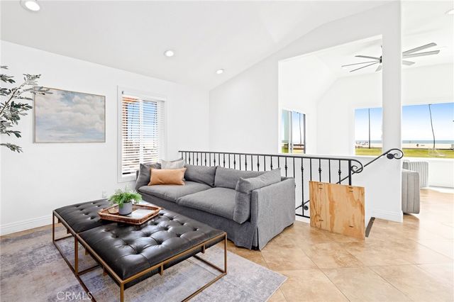 916 E Oceanfront, Newport Beach, CA 92661