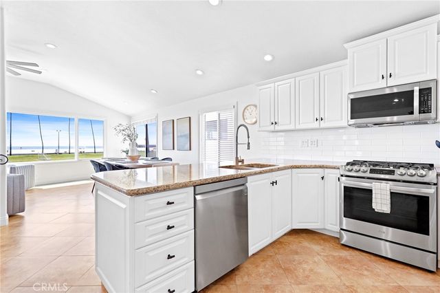 916 E Oceanfront, Newport Beach, CA 92661