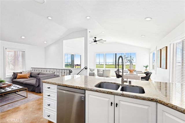 916 E Oceanfront, Newport Beach, CA 92661