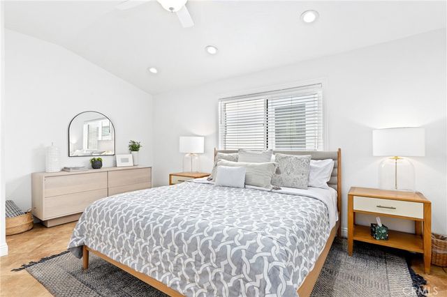 916 E Oceanfront, Newport Beach, CA 92661