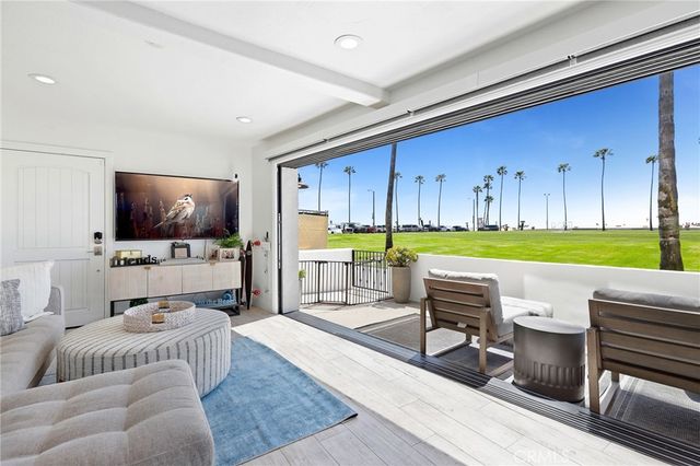 916 E Oceanfront, Newport Beach, CA 92661