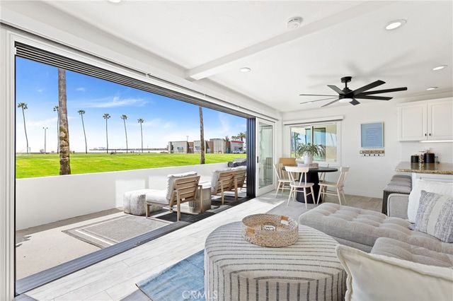 916 E Oceanfront, Newport Beach, CA 92661