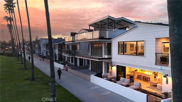 916 E Oceanfront, Newport Beach, CA 92661