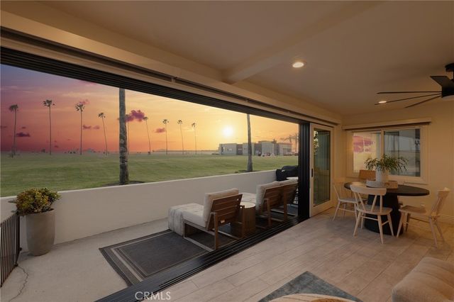 916 E Oceanfront, Newport Beach, CA 92661