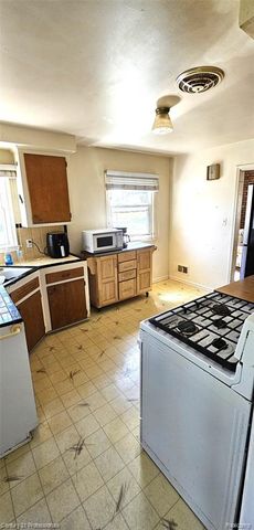 29824 Hathaway Street, Livonia, MI 48150