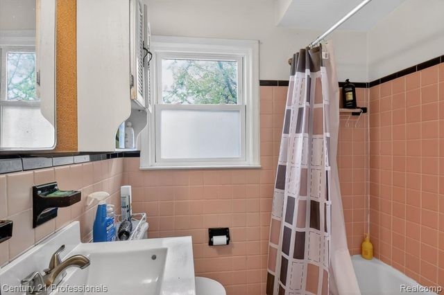 29824 Hathaway Street, Livonia, MI 48150