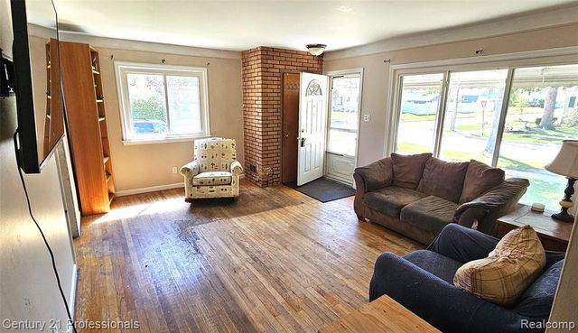 29824 Hathaway Street, Livonia, MI 48150