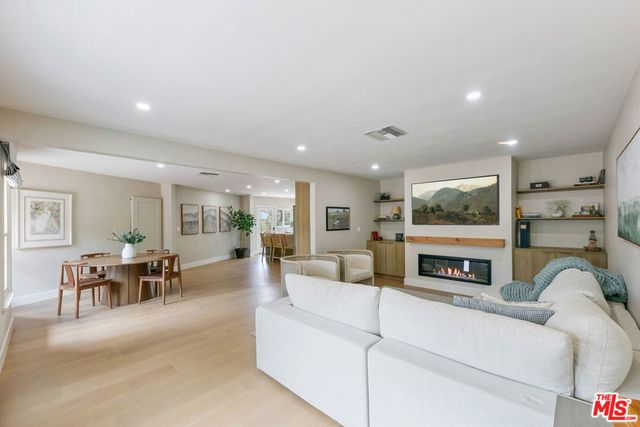 2904 Highridge Road, La Crescenta, CA 91214