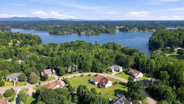 209 Roundstone Drive, Inman, SC 29349