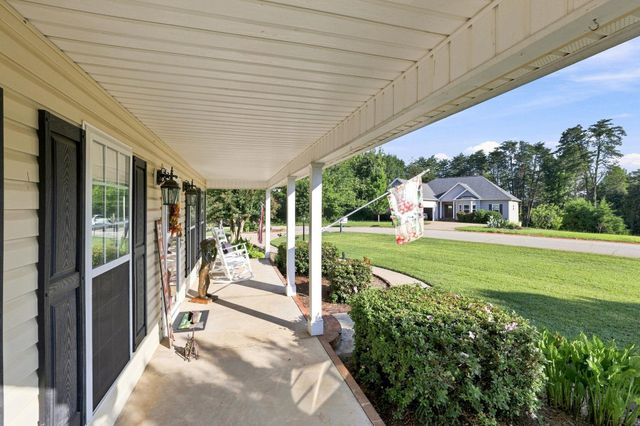 209 Roundstone Drive, Inman, SC 29349