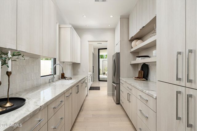 2224 E SOLAR Drive, Phoenix, AZ 85020