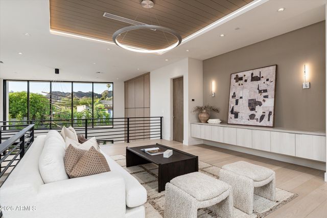 2224 E SOLAR Drive, Phoenix, AZ 85020