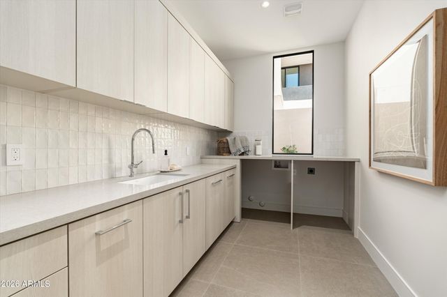 2224 E SOLAR Drive, Phoenix, AZ 85020