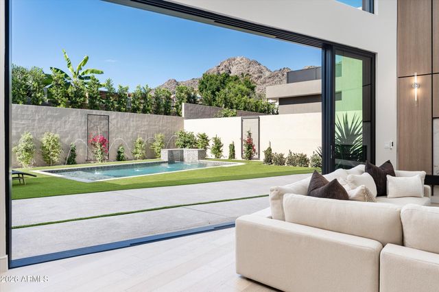 2224 E SOLAR Drive, Phoenix, AZ 85020