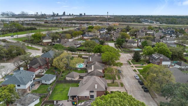 2602 Hampton Springs Drive, Seabrook, TX 77586