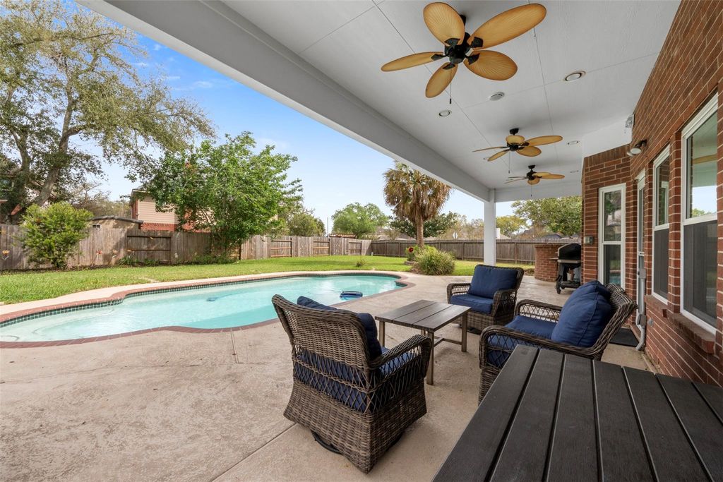 2602 Hampton Springs Drive, Seabrook, TX 77586