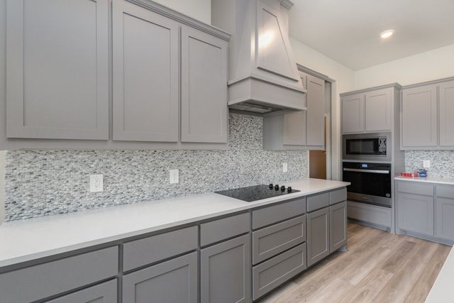 260 Crystal Lake Lane, Red Oak, TX 75154