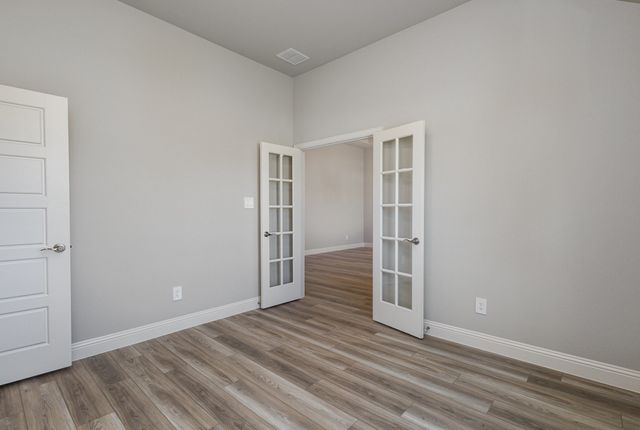 260 Crystal Lake Lane, Red Oak, TX 75154