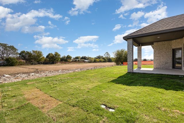 260 Crystal Lake Lane, Red Oak, TX 75154