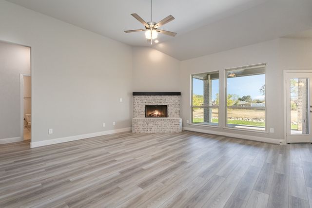 260 Crystal Lake Lane, Red Oak, TX 75154