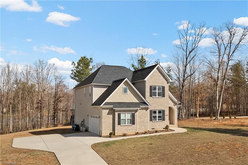 5572 Friendship Glen Drive, Browns Summit, NC 27214