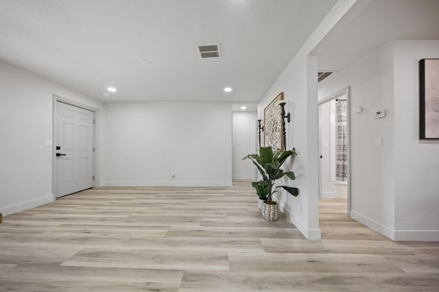 1368 N Newport Ave, Stockton, CA 95205