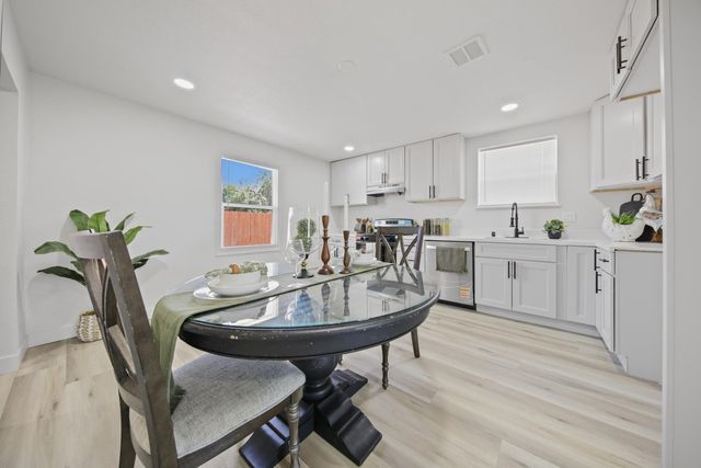 1368 N Newport Ave, Stockton, CA 95205