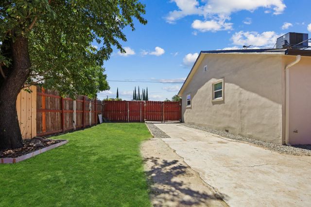 1368 N Newport Ave, Stockton, CA 95205