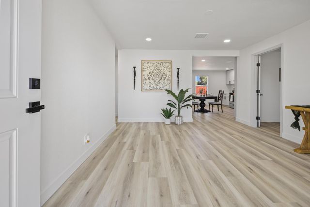 1368 N Newport Ave, Stockton, CA 95205