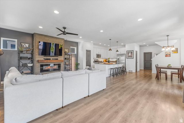 11671 S NIGHT HERON RD, South Jordan, UT 84009