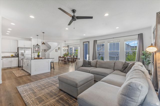 11671 S NIGHT HERON RD, South Jordan, UT 84009