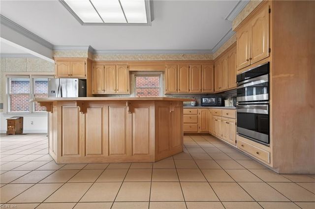 1551 Bordeaux PL, Norfolk, VA 23509