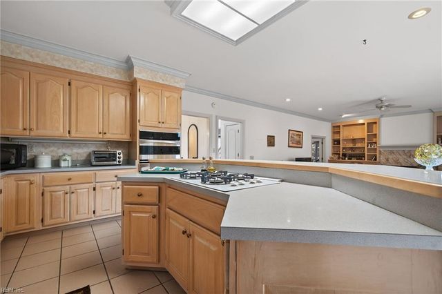 1551 Bordeaux PL, Norfolk, VA 23509