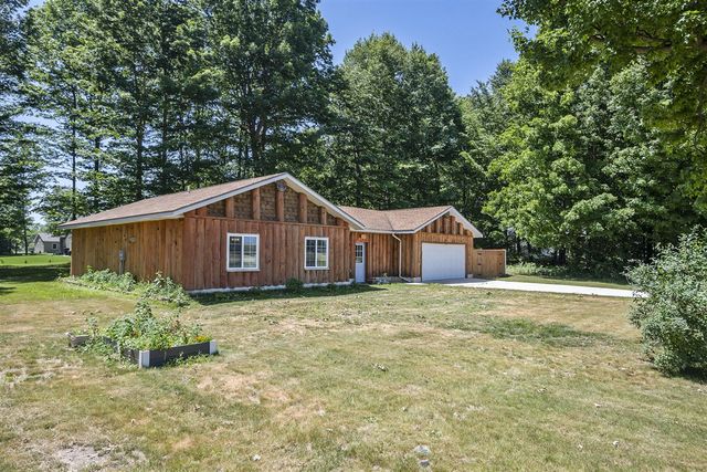 3933 W Harrison Road, Hart, MI 49420