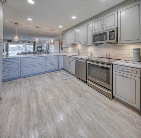 1720 NW 20th Street 201, Delray Beach, FL 33445