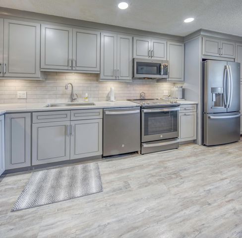 1720 NW 20th Street 201, Delray Beach, FL 33445