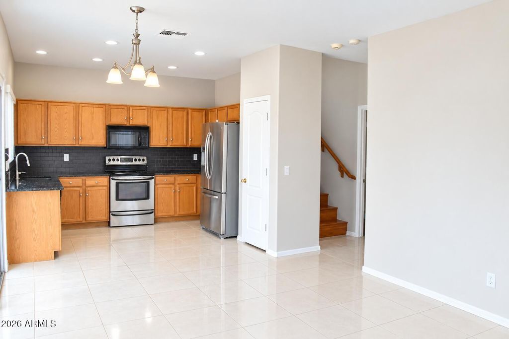 6810 W NICOLET Avenue, Glendale, AZ 85303 — photo 2