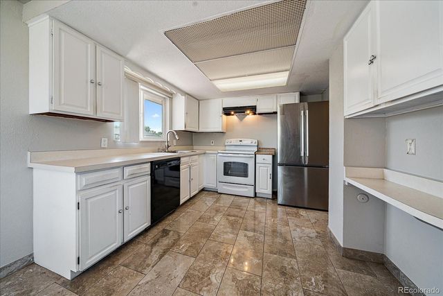 5042 Scranton Street, Denver, CO 80239