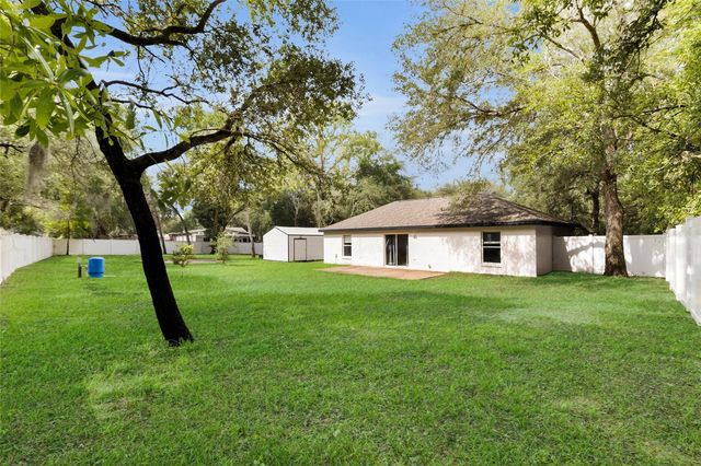40206 PALM STREET, Lady Lake, FL 32159
