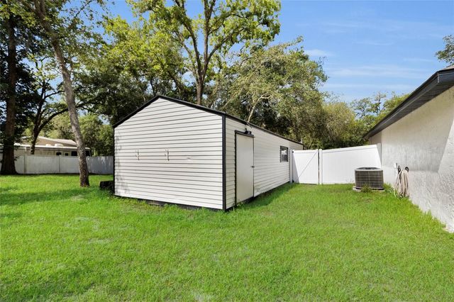 40206 PALM STREET, Lady Lake, FL 32159