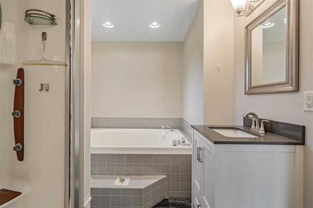 3220 W BAY VILLA AVENUE, Tampa, FL 33611