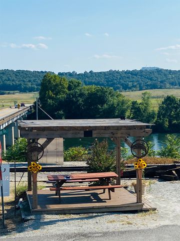 100 Main Street, Calico Rock, AR 72519